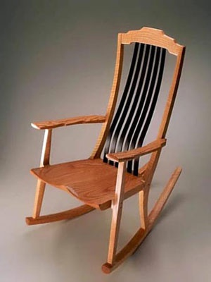 تصویر 2 از صندلی چوبی گهواره ای ساخت دست با استحکام طولانی